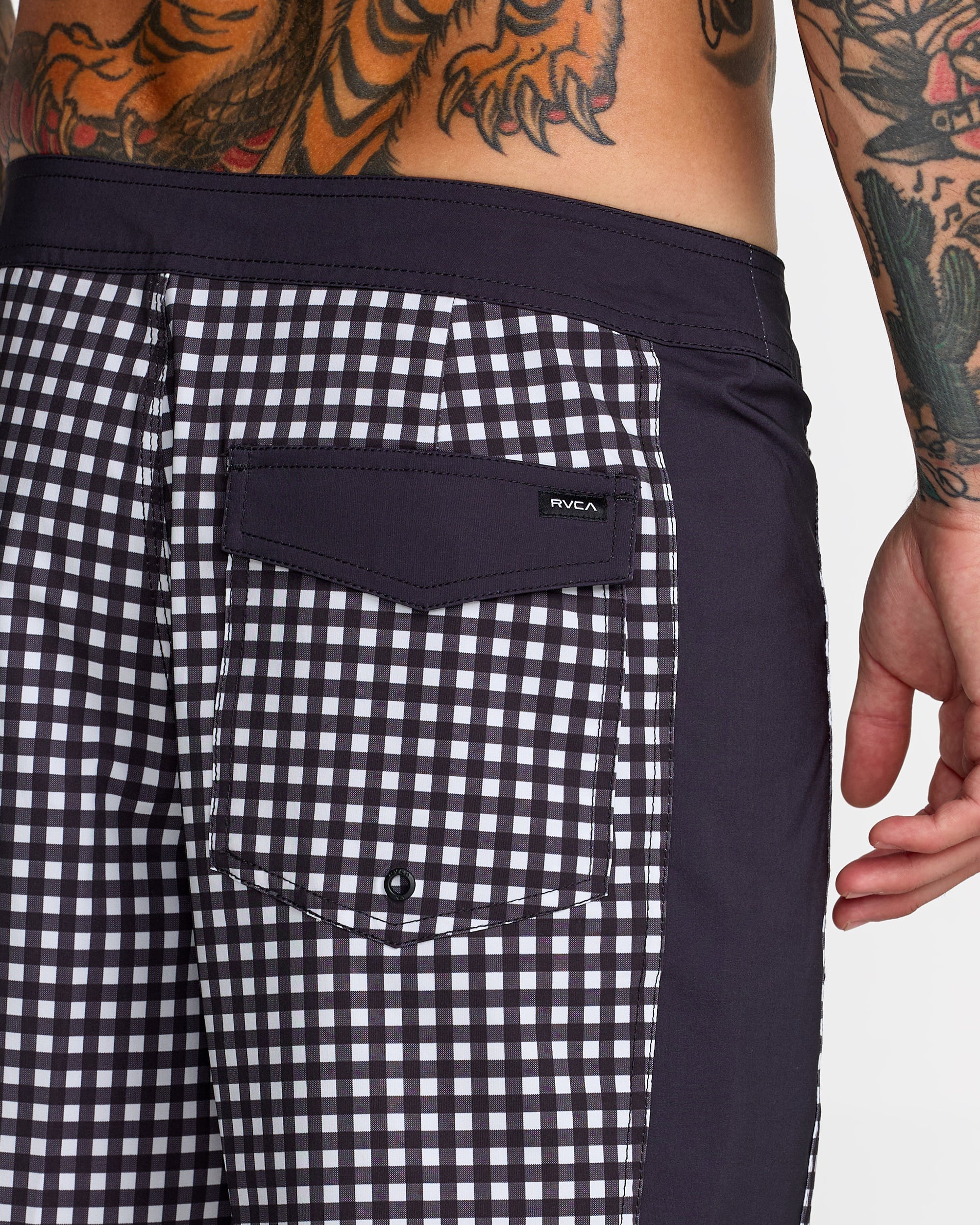 Hawaii Apex 2 Boardshort 18" - Black White | RVCA online