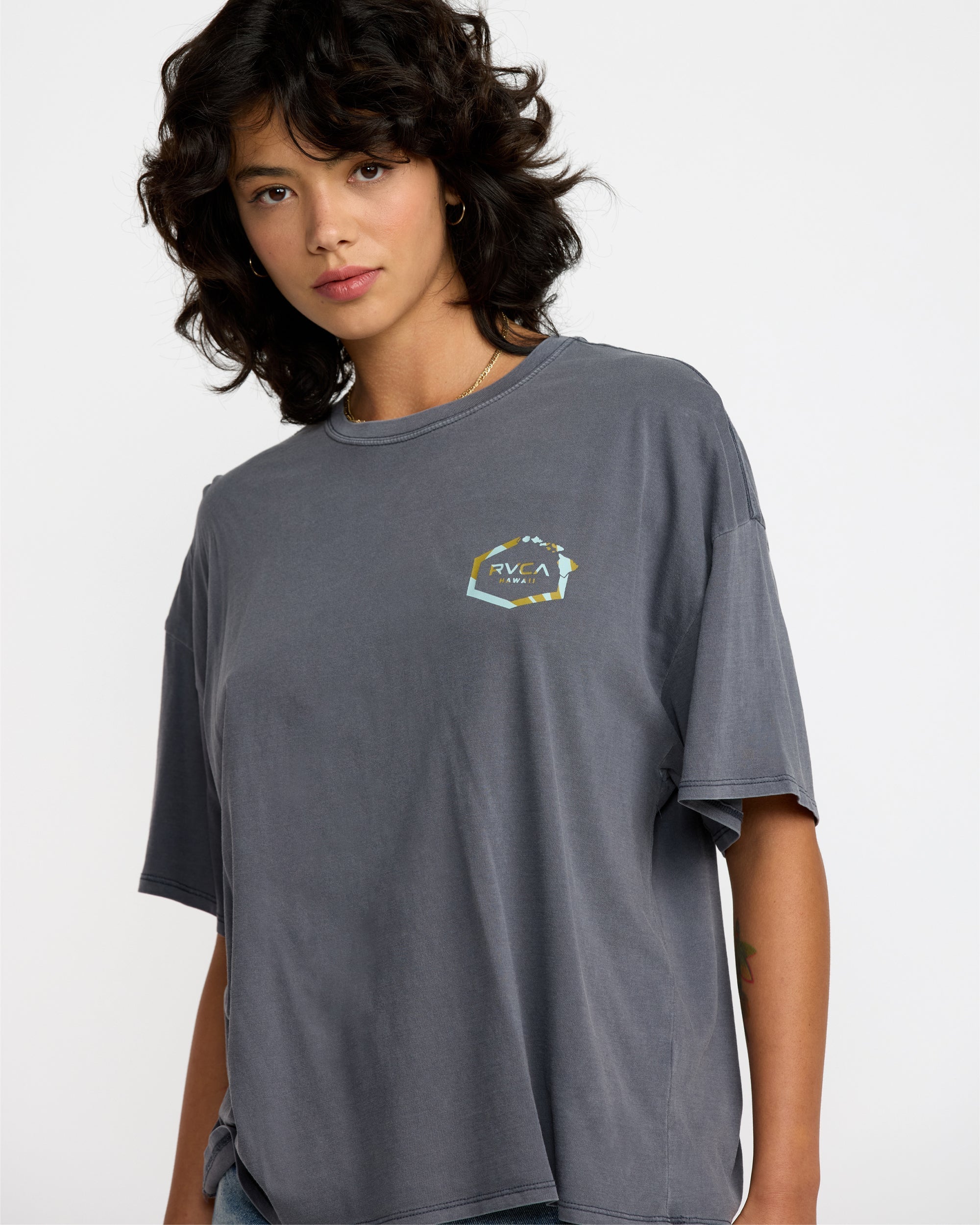 Hawaii Hex II Baggie Tee - Gravel | RVCA on sale
