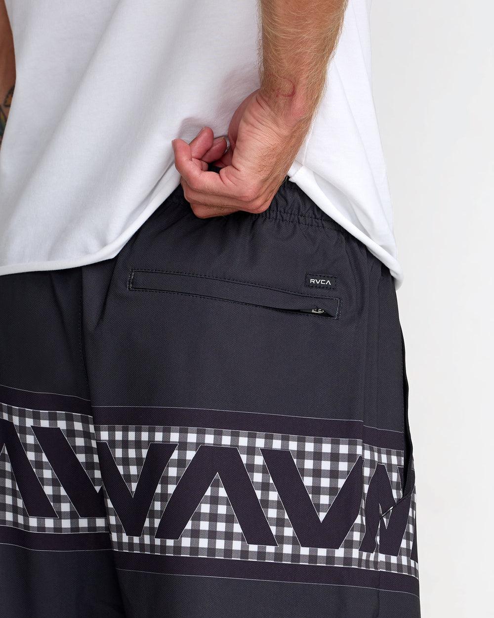 Hawaii Yogger Stretch 17" Short - Black White | RVCA near me