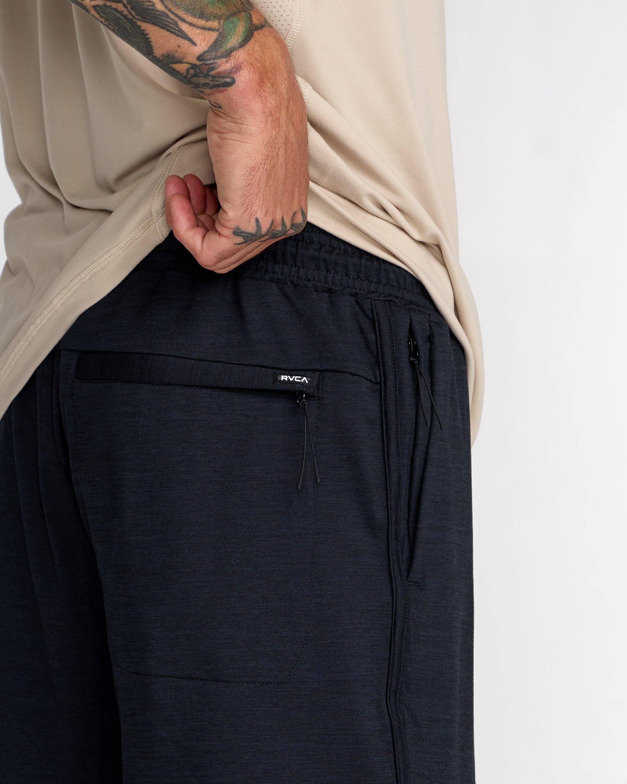Yogger Recover 17" Short - Black | RVCA near me