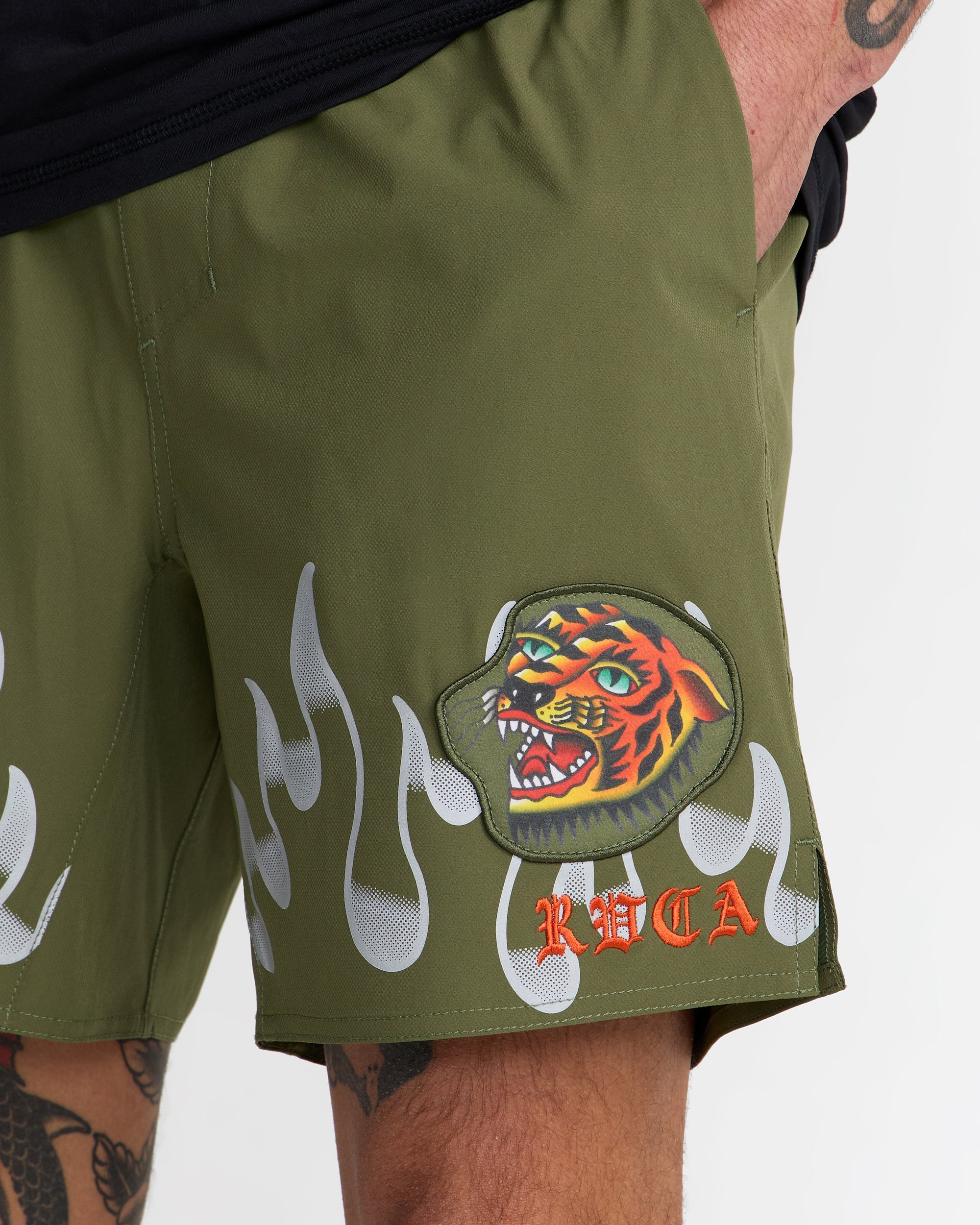 Yogger 2 In 1 Short 17" Shorts - Army Green | RVCA online