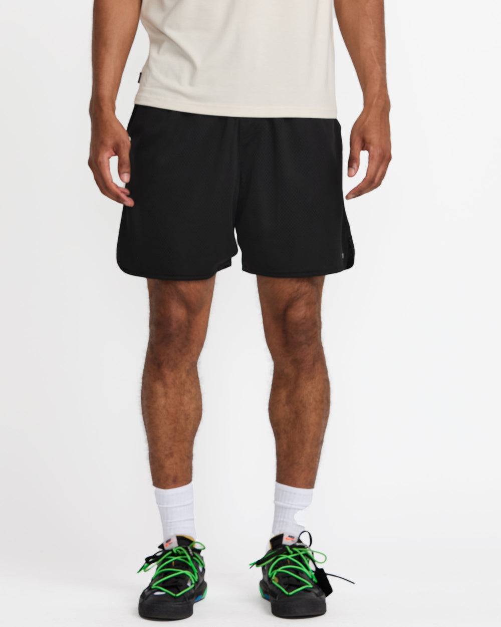 VA Essential Mesh Short 18" Short - Black | RVCA online