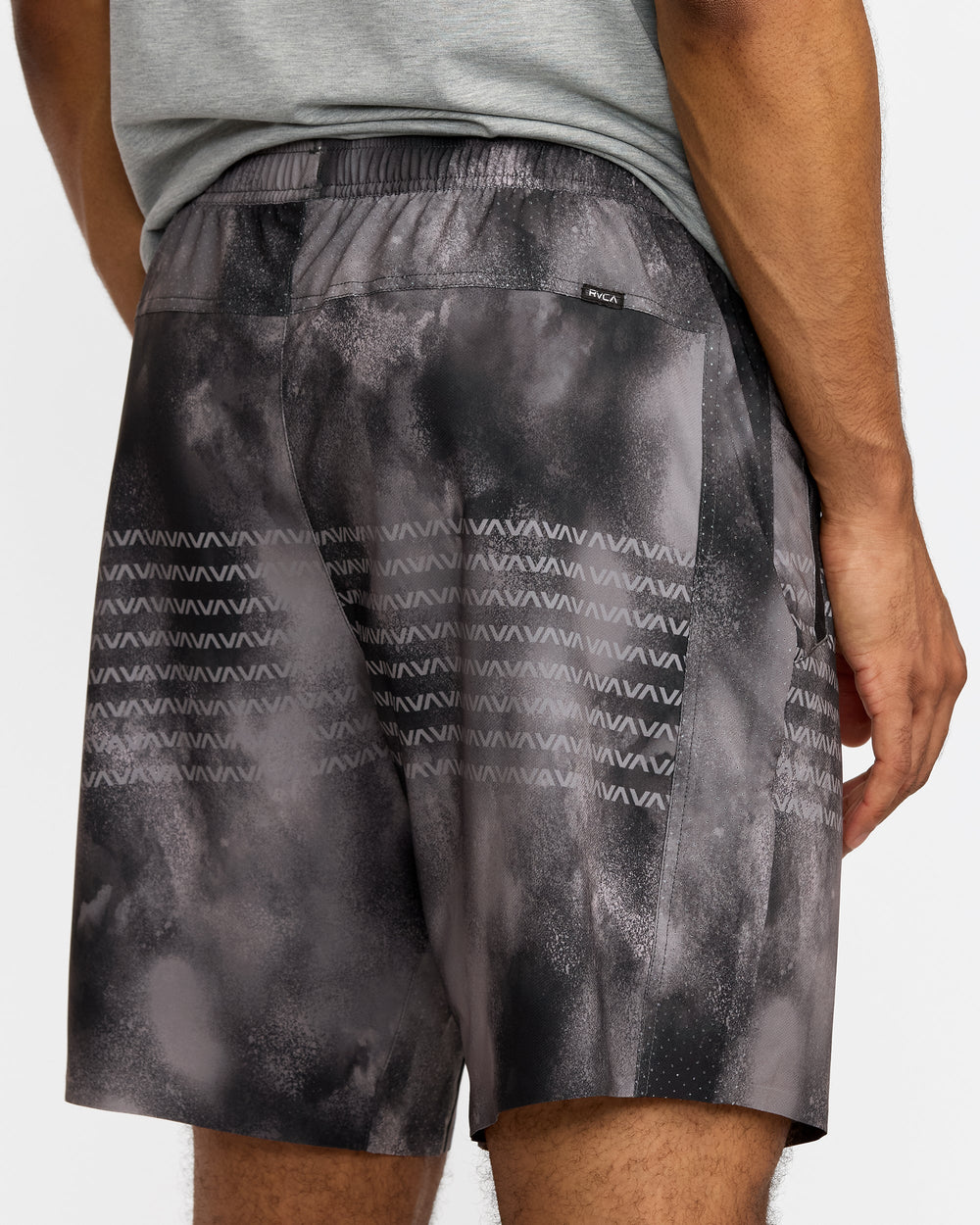 Yogger Plus 2 18" Short - Smoke | RVCA on sale