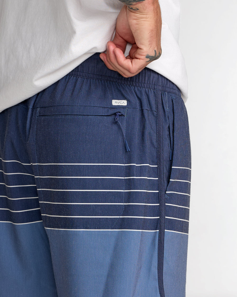 Yogger Hybrid 17" Short - Moody Blue | RVCA online