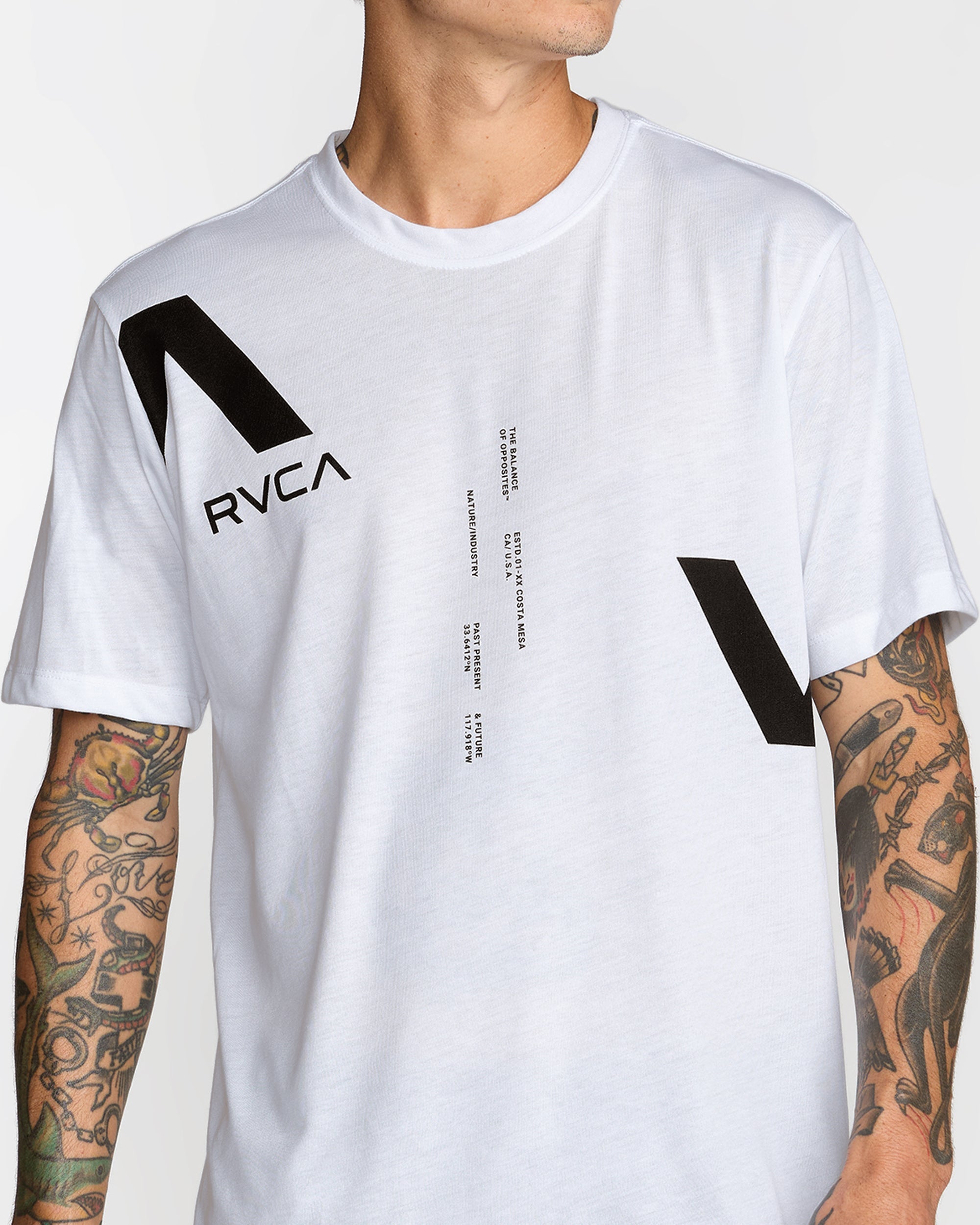VAa Divided Short Sleeve Tee - White | RVCA online