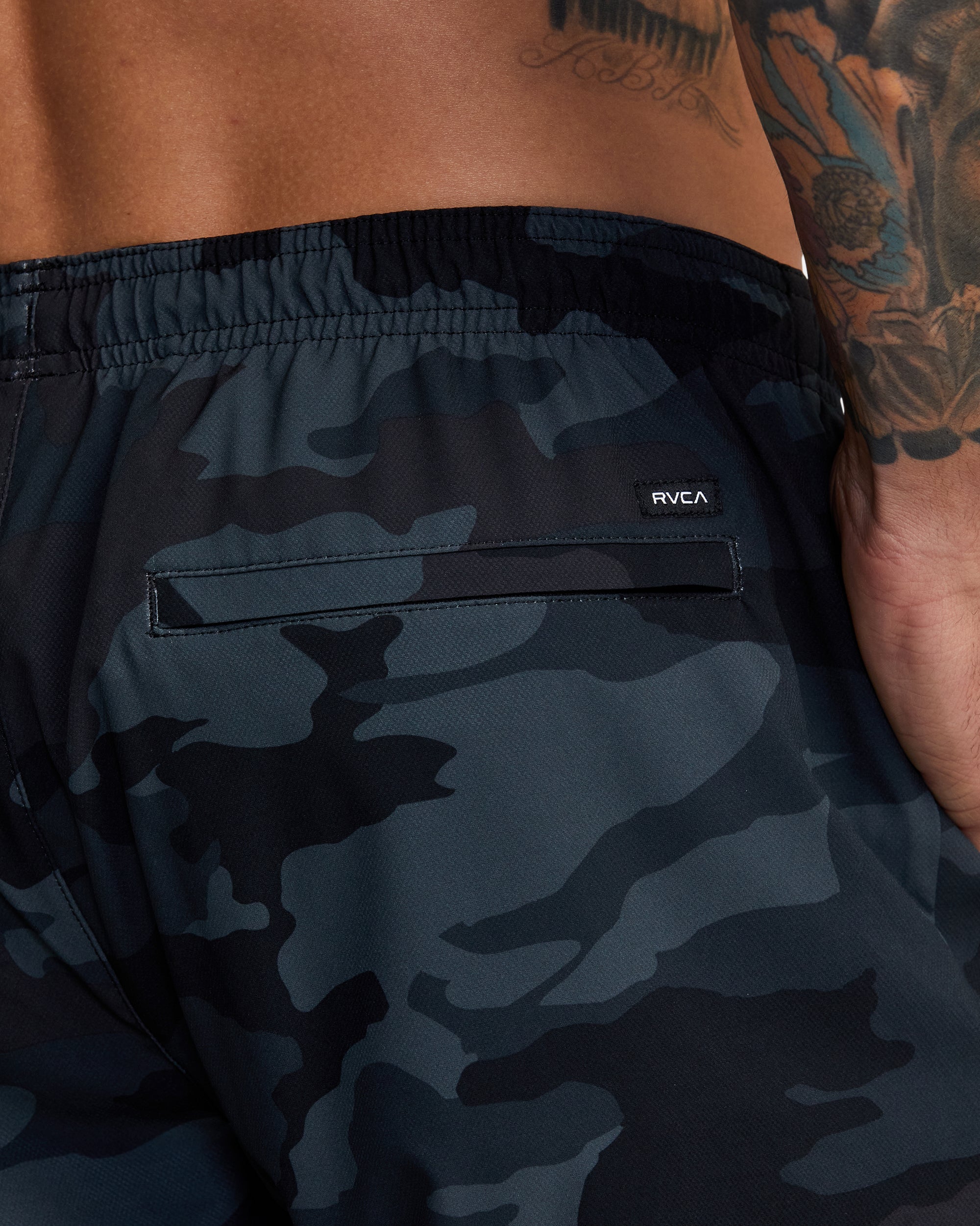 Yogger Stretch 17" Short - Camo | RVCA online